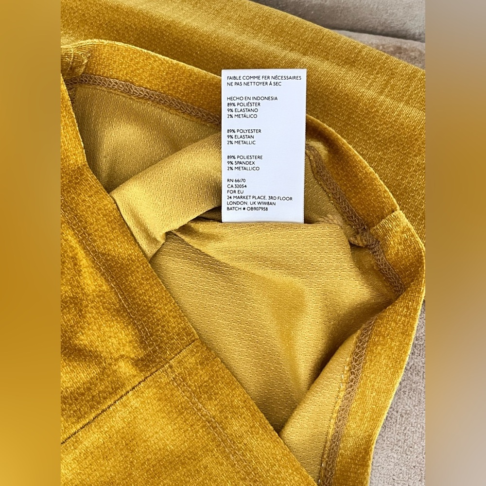 Urban Outfitters Royal Yellow Long Sleeve V-Neck Top Sz XS NWT - Picture 4 of 6